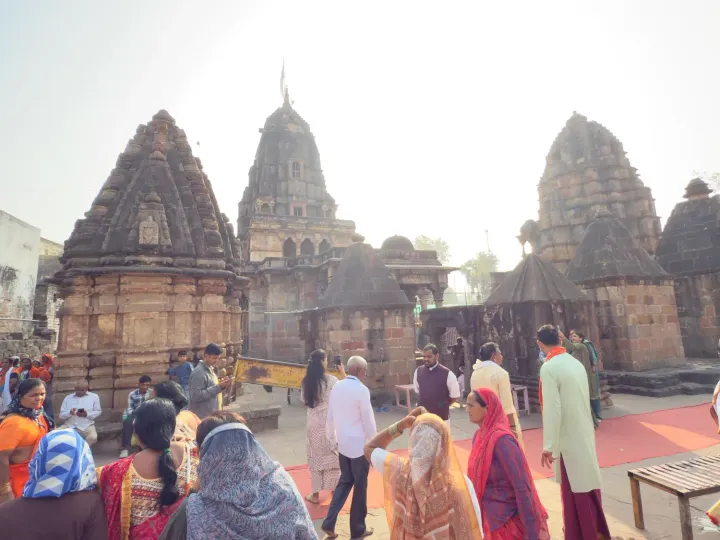 Pilgrims among the stone spires of the Mamaleshwar temple in Omkareshwar
